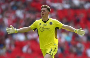 Dean Henderson được Man United cho câu lạc bộ Stockport County mượn